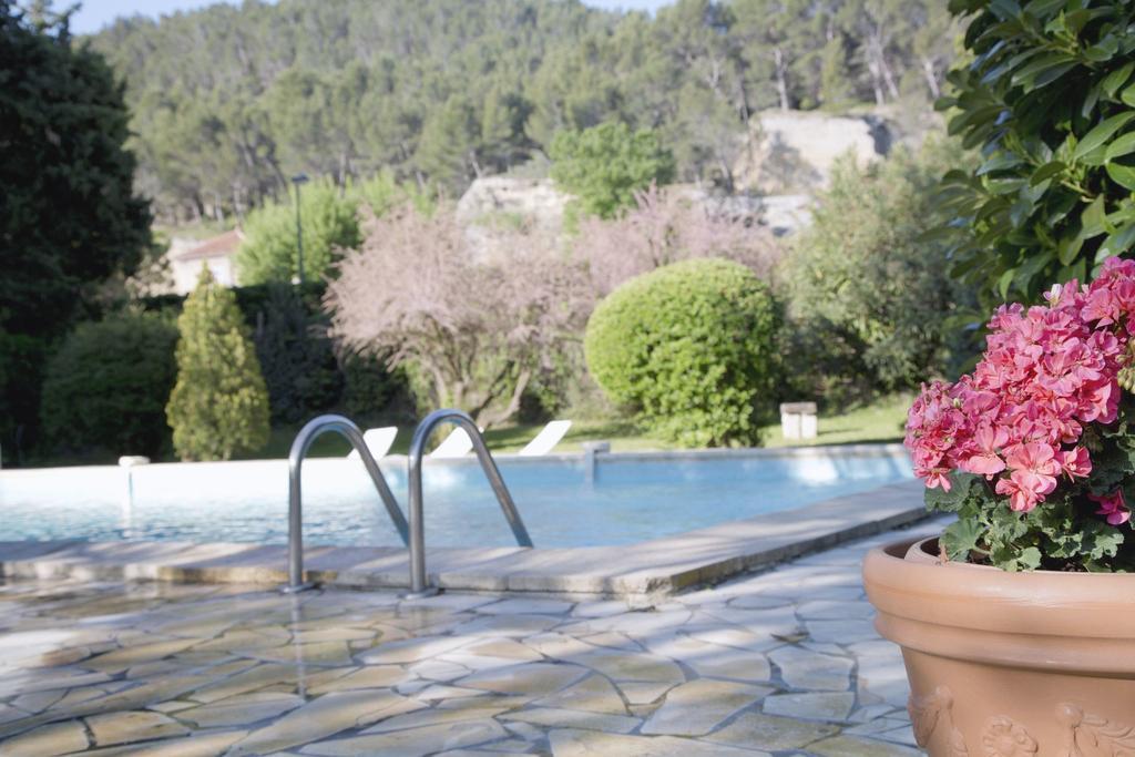 Logis Hotel Castel Mouisson Barbentane Exterior photo
